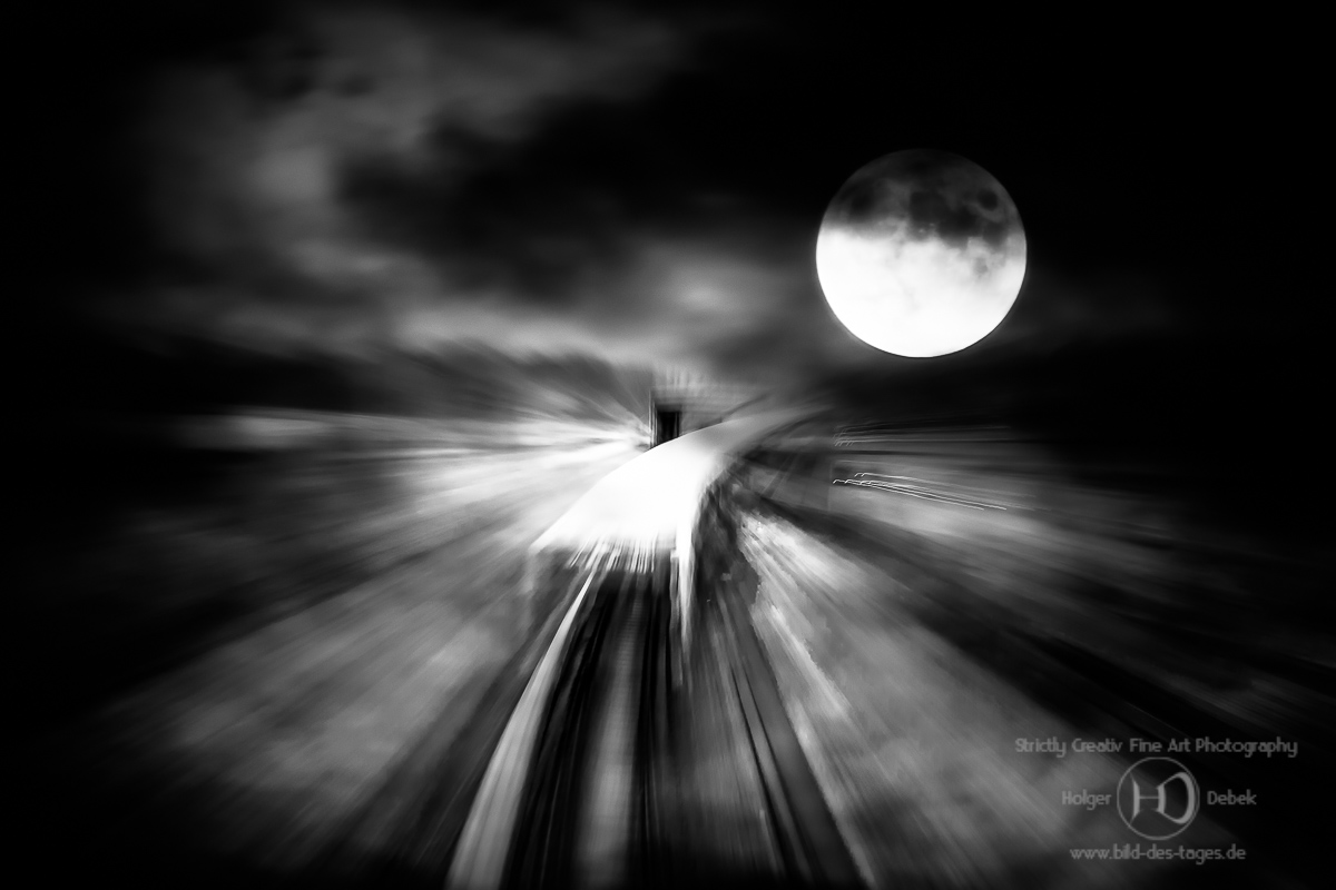 Schwarz Weiss - Full moon journey